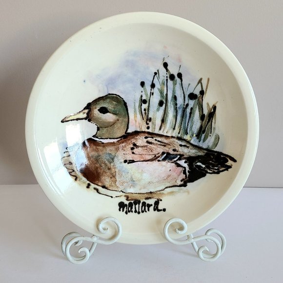 Large 10 3/4'' wide hand made ceramic plate with hand painted Mallard duck. - Picture 1 of 7